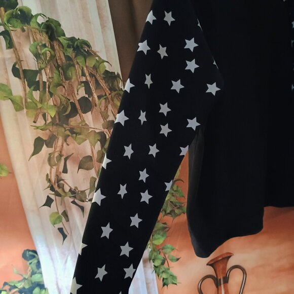 VGUC: Girls' sz Large Black & White Stars Long-Sleeves Sweater - Picture 4 of 4